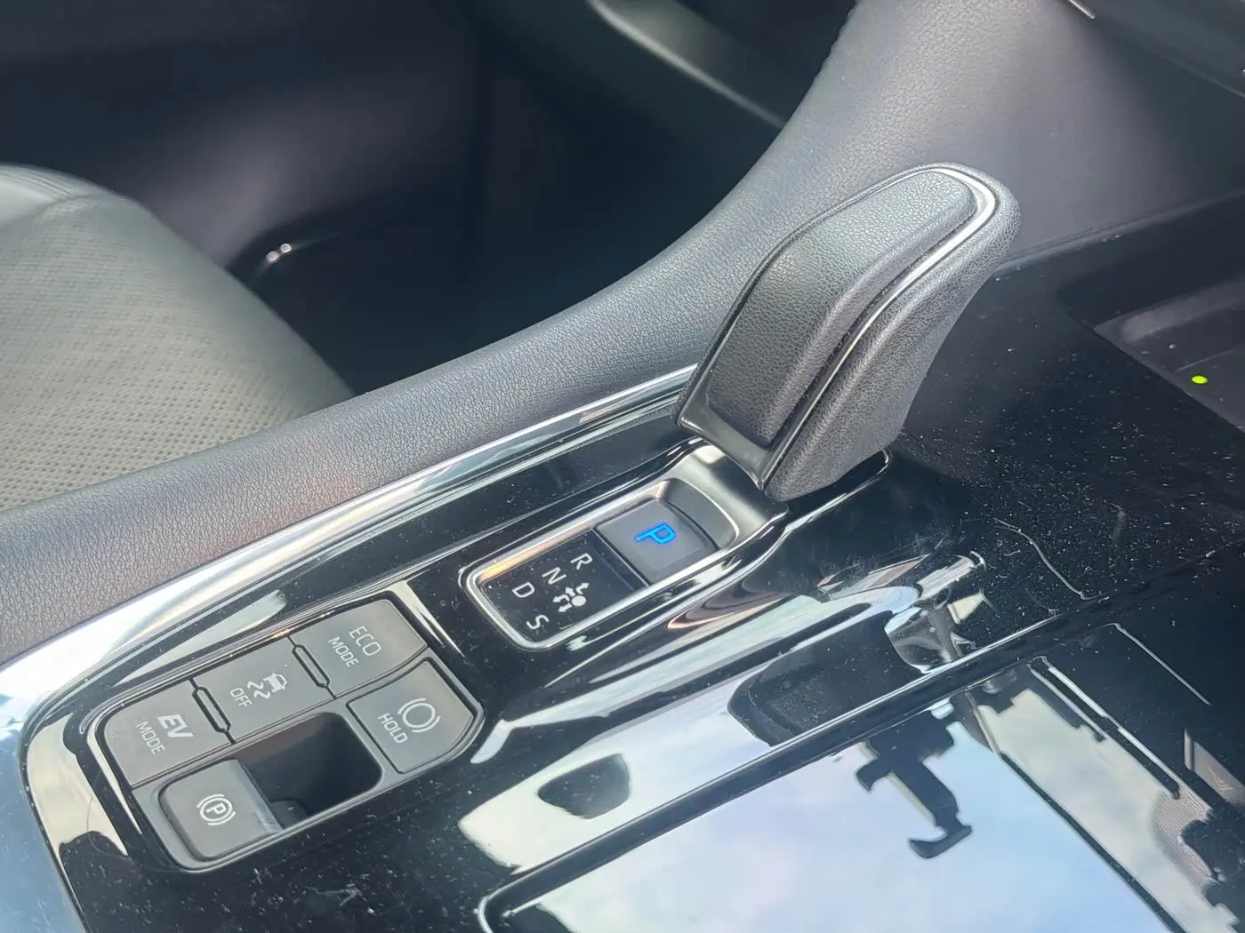 Toyota Alphard 2023 — ფოტო 11/18