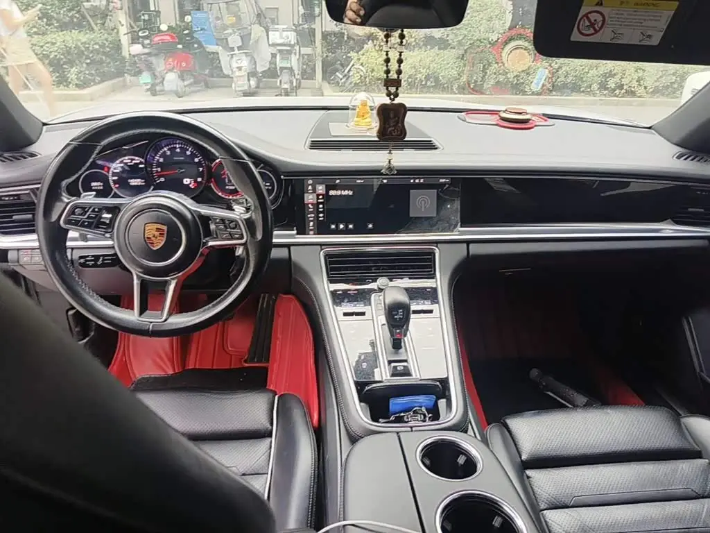 Porsche Panamera 2018 — Фото 12/13