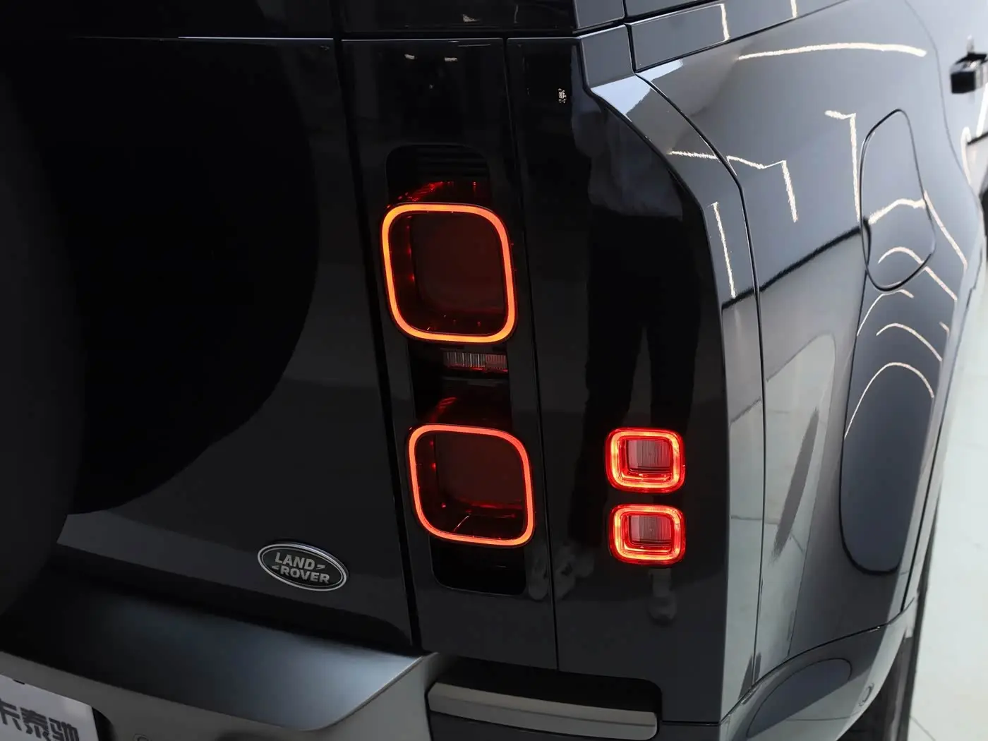Land Rover Defender 2024 — Фото 20/20