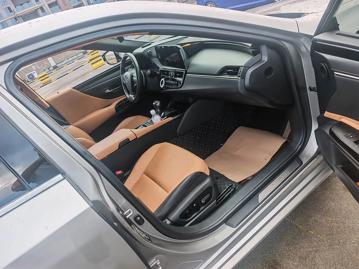 Lexus ES 2024 — Photo 8/10