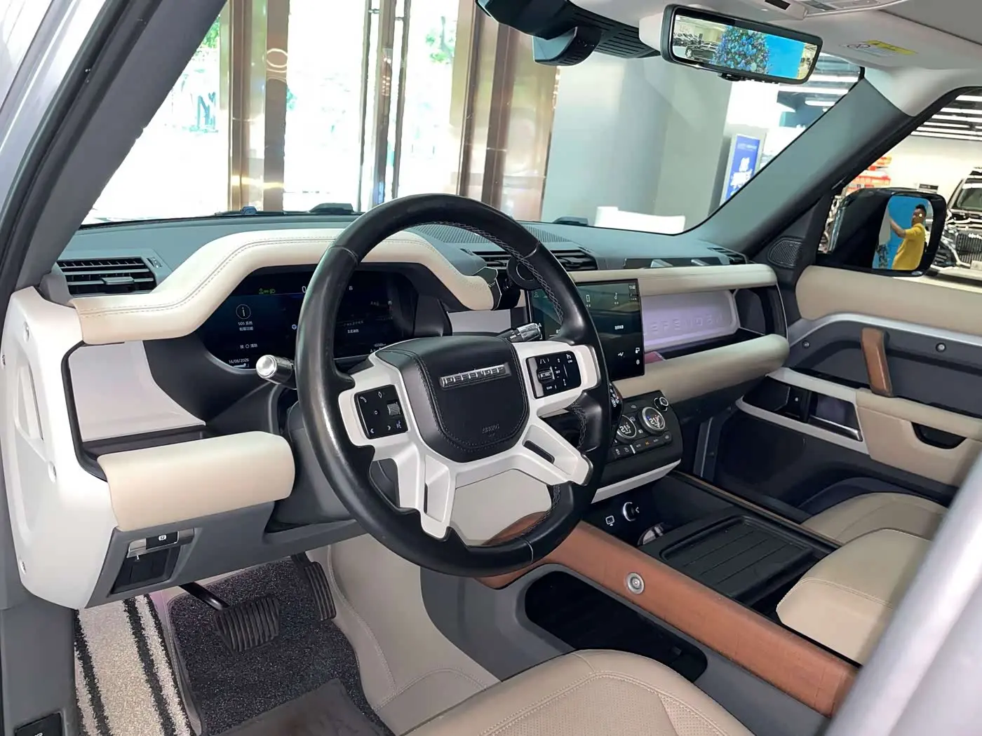 Land Rover Defender 2022 — Photo 9/20