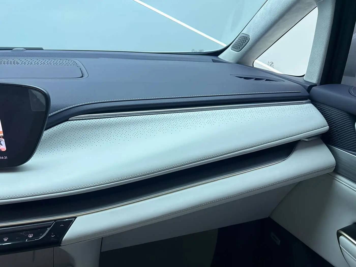 Buick GL8 New Energy 2025 — Photo 14/17