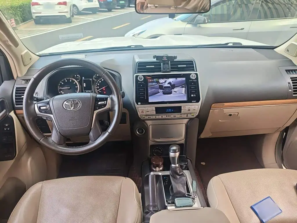Toyota Prado 2018 — Photo 10/20