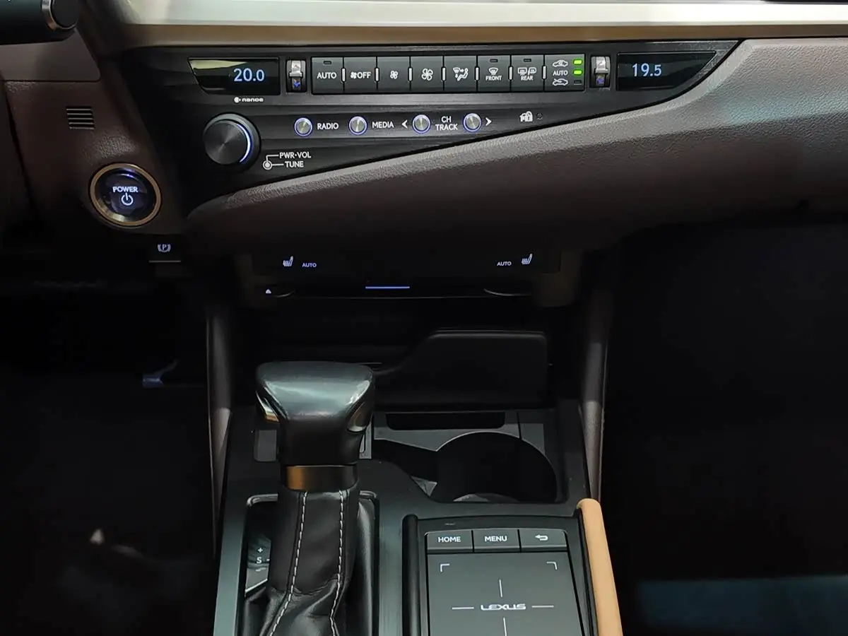Lexus ES 2020 — Фото 15/20