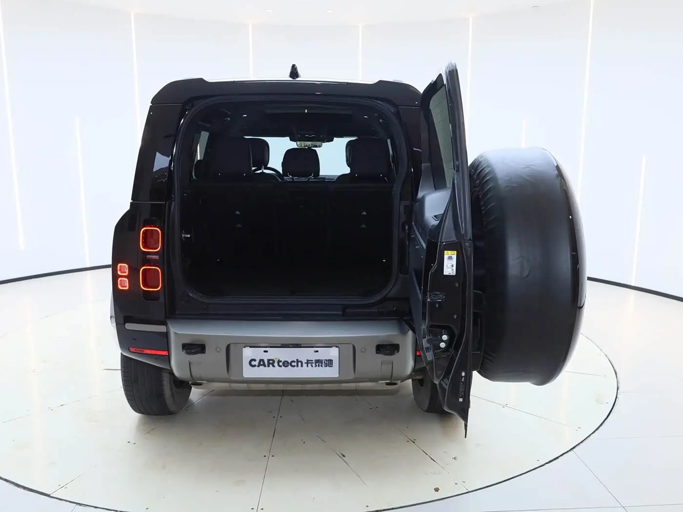 Land Rover Defender 2024 — Фото 9/20