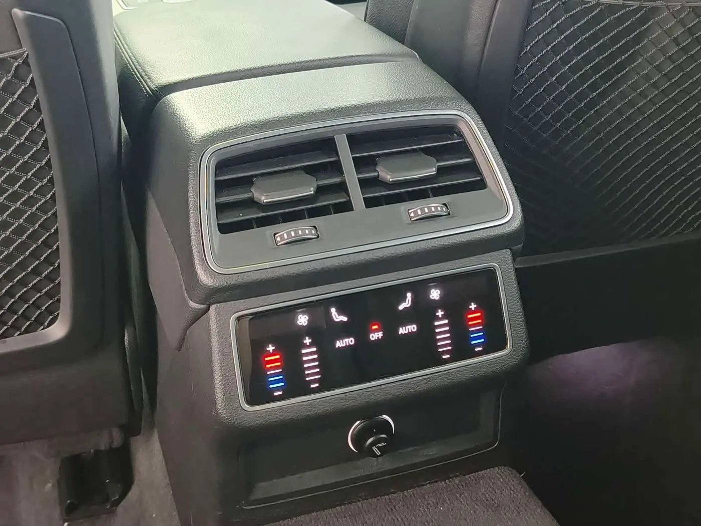 Audi A6L 2021 — Şəkil 14/16