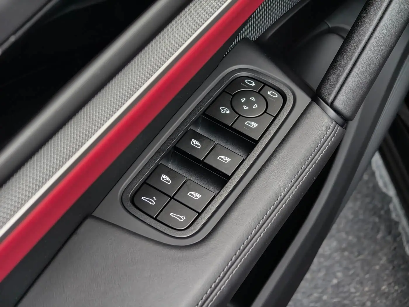 Porsche Cayenne 2023 — Photo 16/20