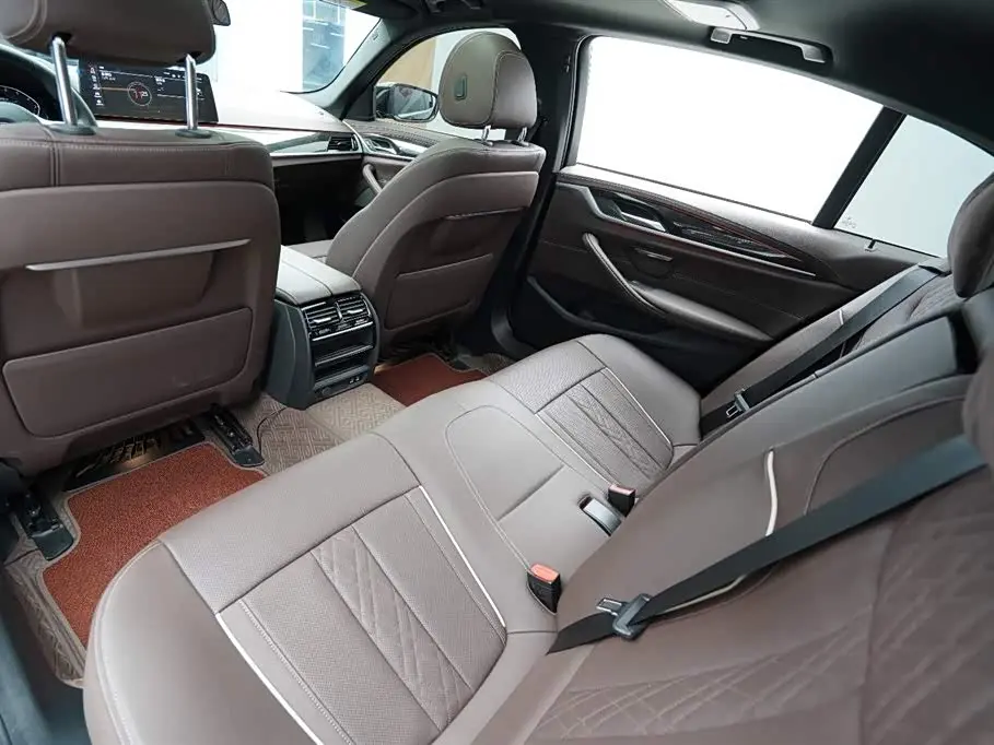 BMW 5 Series 2023 — Фото 14/20