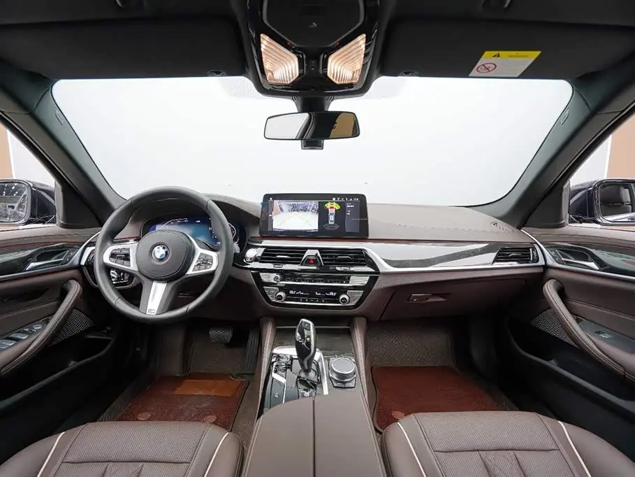 BMW 5 Series 2023 — Фото 13/20