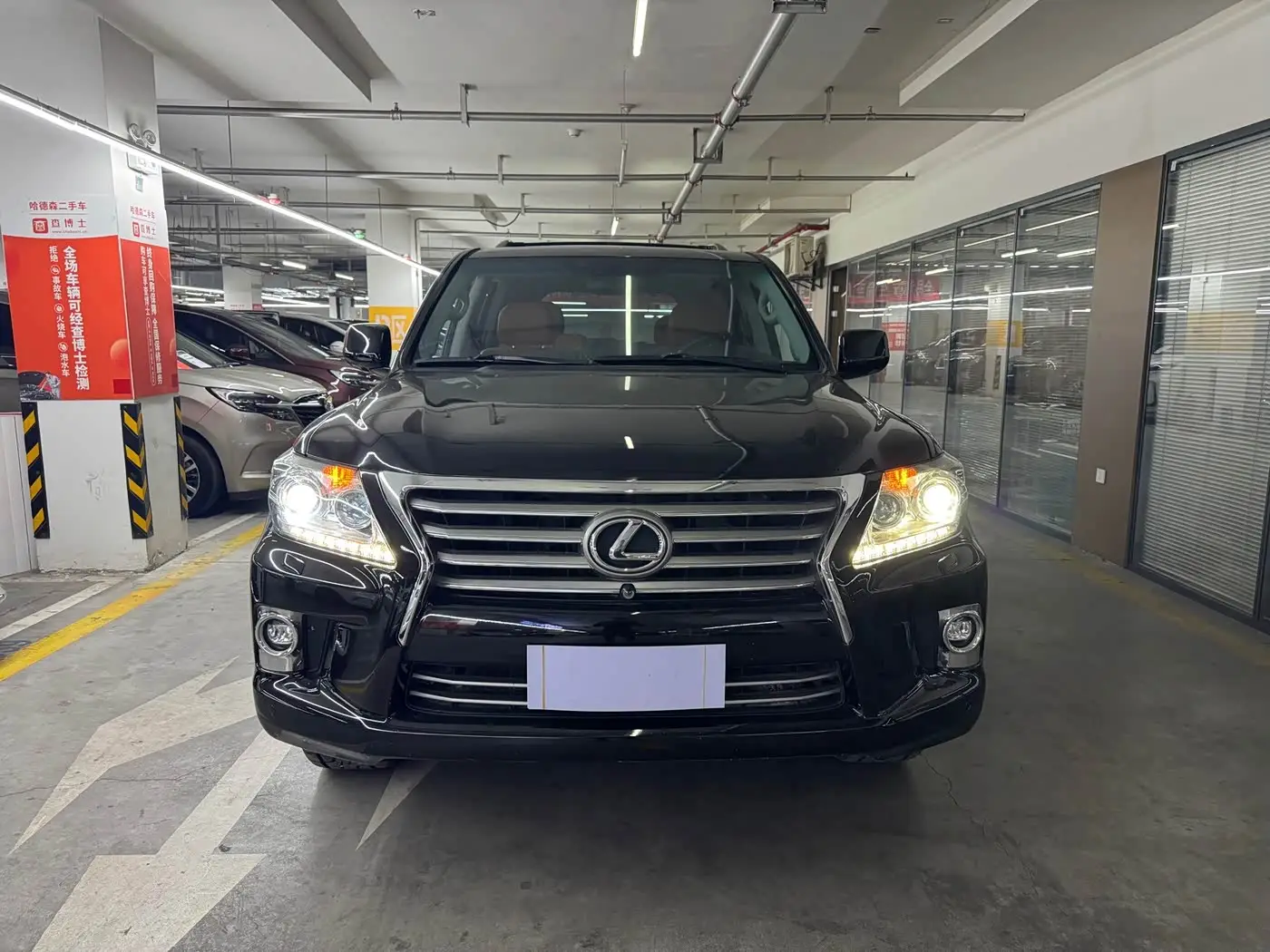 Lexus LX, 2011