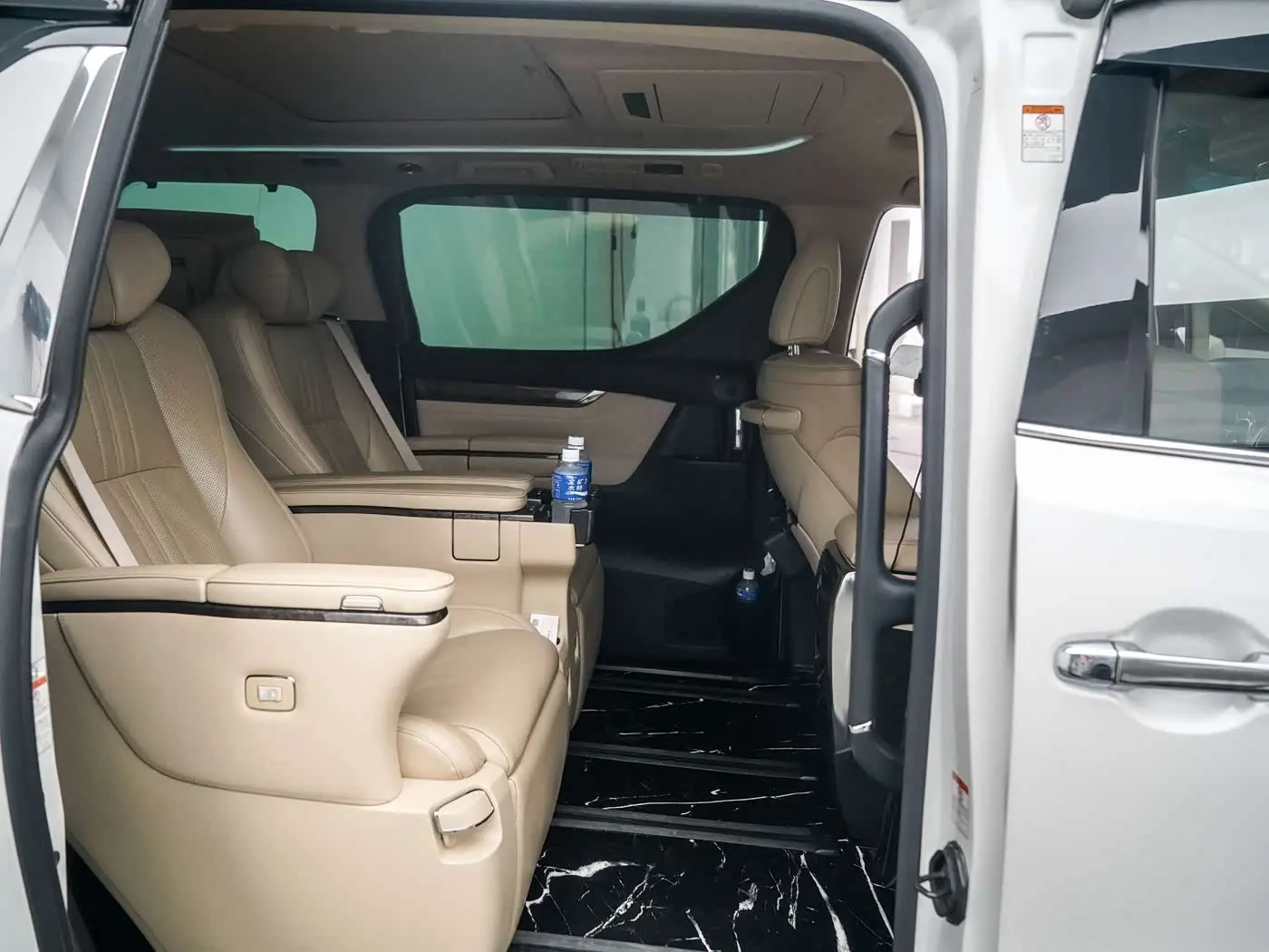 Toyota Vellfire 2021 — Photo 14/16