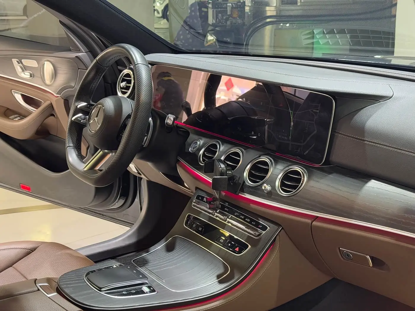 Mercedes-Benz E-Class 2023 — Photo 5/16