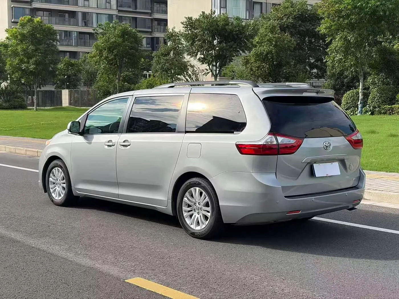 Toyota Sienna 2017 — Photo 6/19