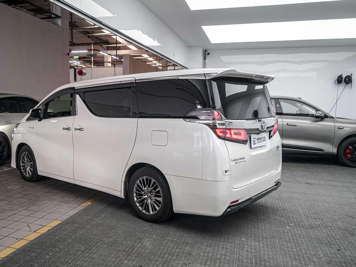 Toyota Vellfire 2021 — Photo 4/16