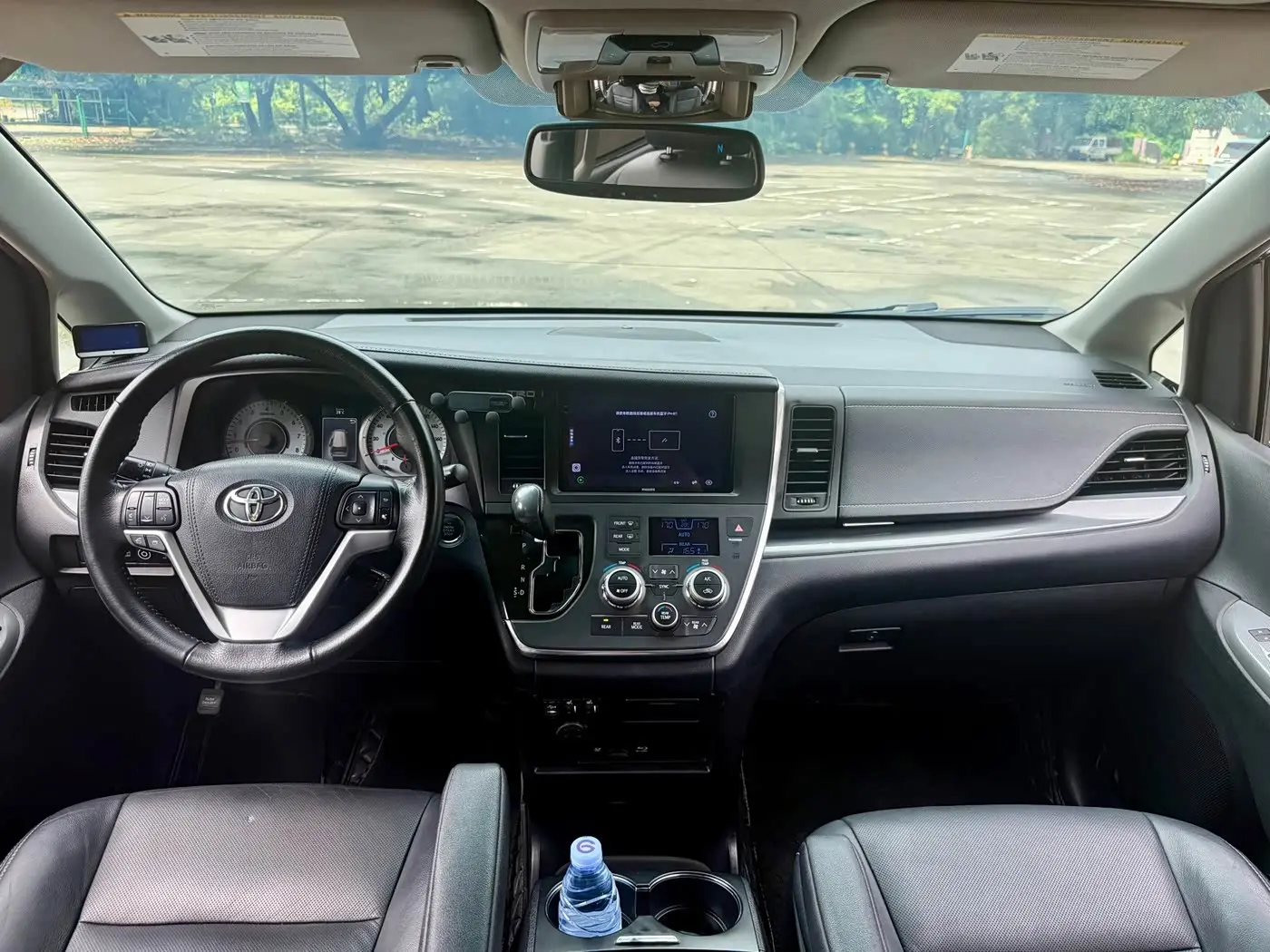 Toyota Sienna 2017 — Photo 11/19