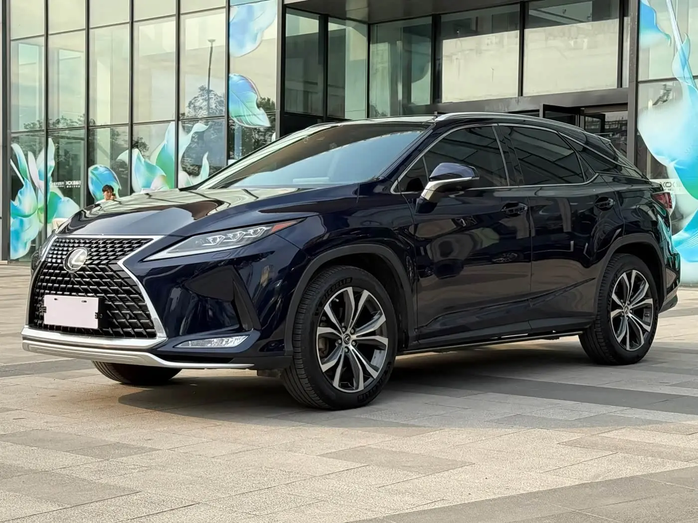 Lexus RX 2021 — Фото 1/20
