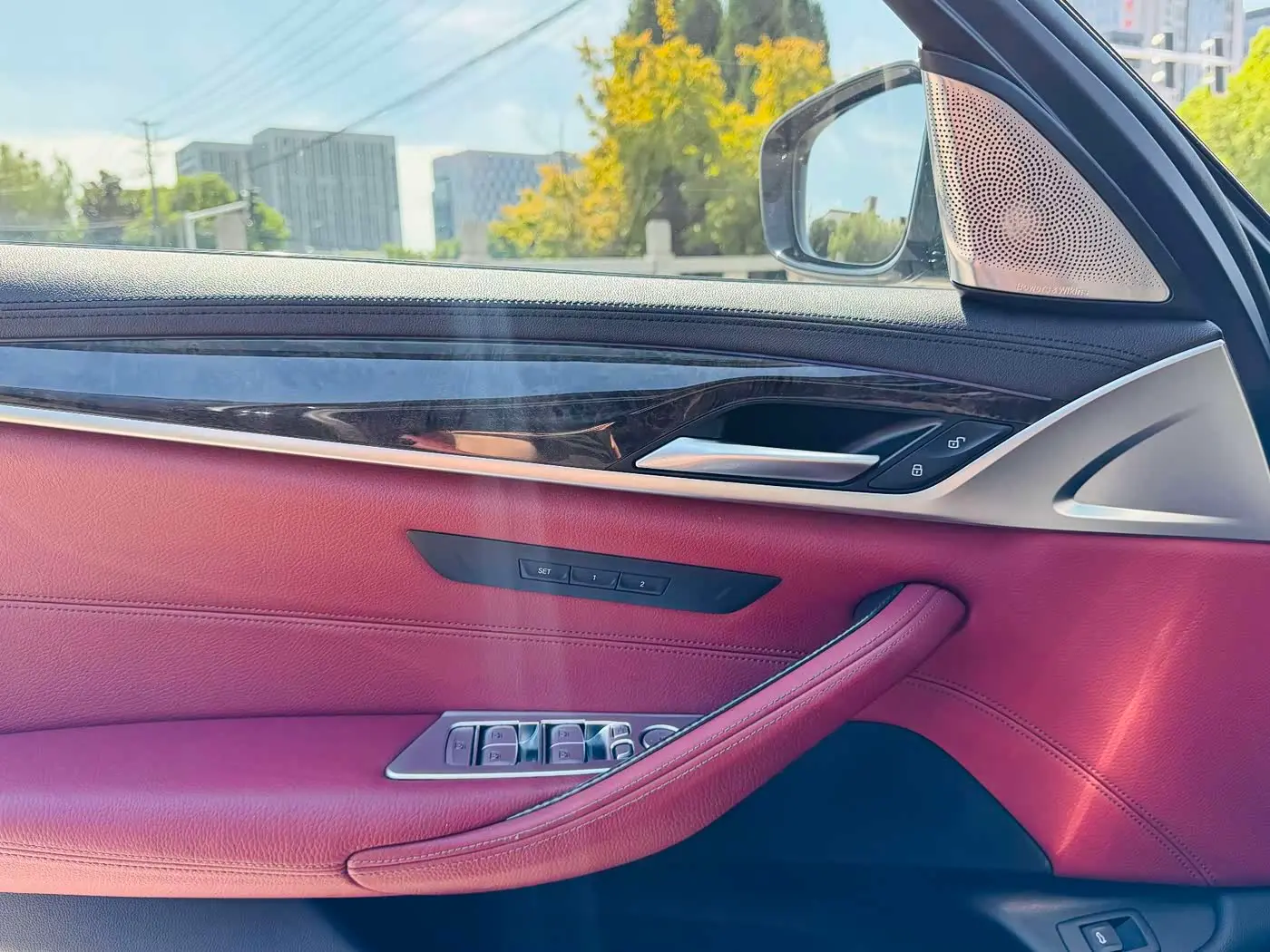 BMW 5 Series 2019 — Photo 15/18