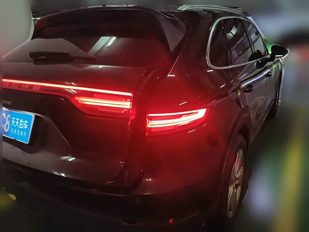 Porsche Cayenne 2019 — Photo 2/12