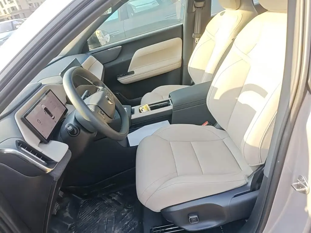 Volvo XC70 Plug-in Hybrid 2025 — Фото 15/20