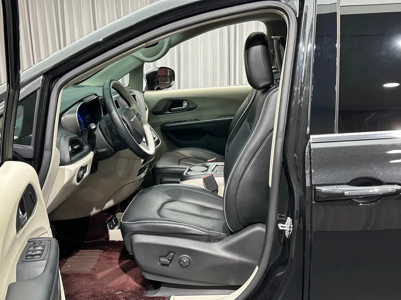 Chrysler Grand Voyager 2020 — Photo 9/20