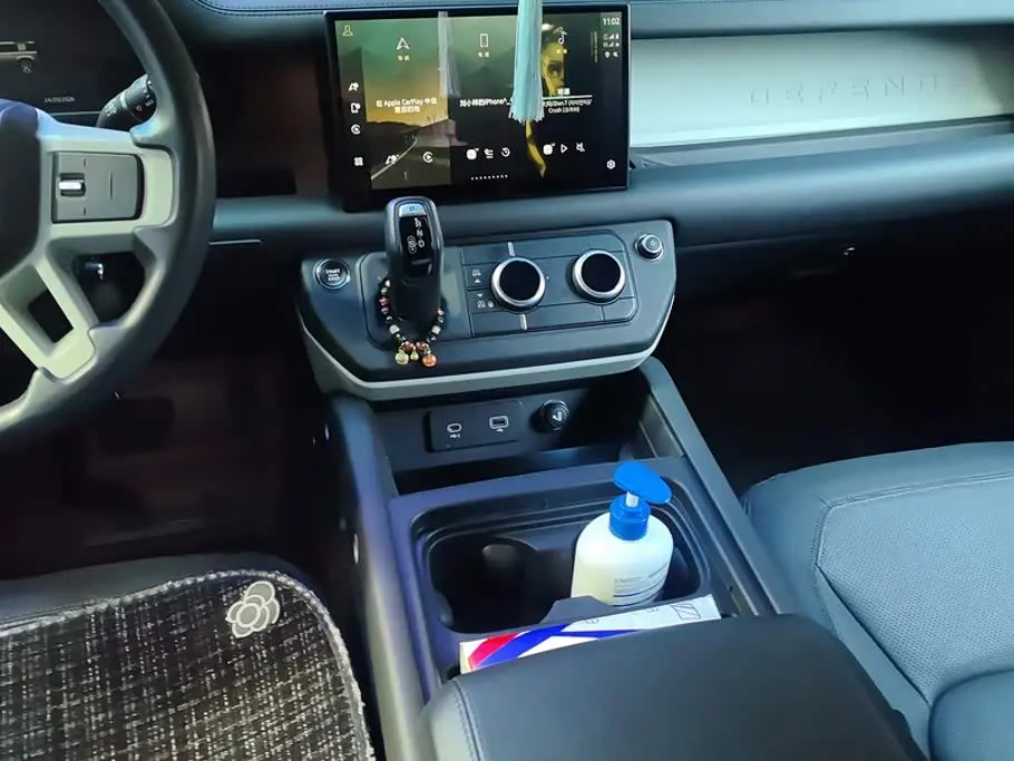 Land Rover Defender 2023 — Photo 16/16
