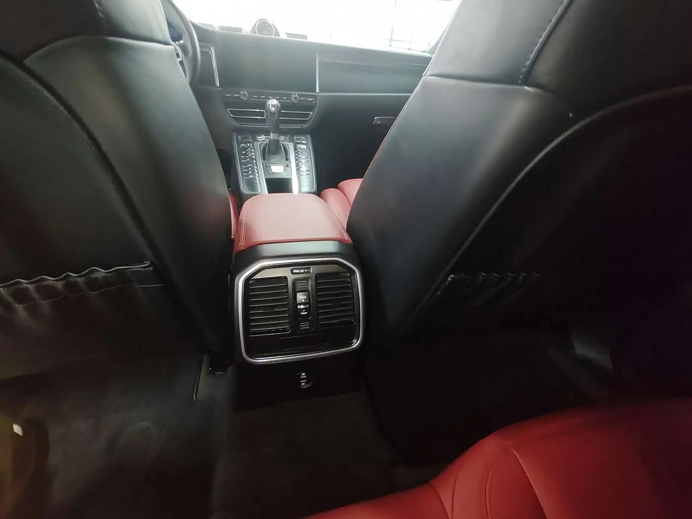 Porsche Macan 2020 — Фото 10/15