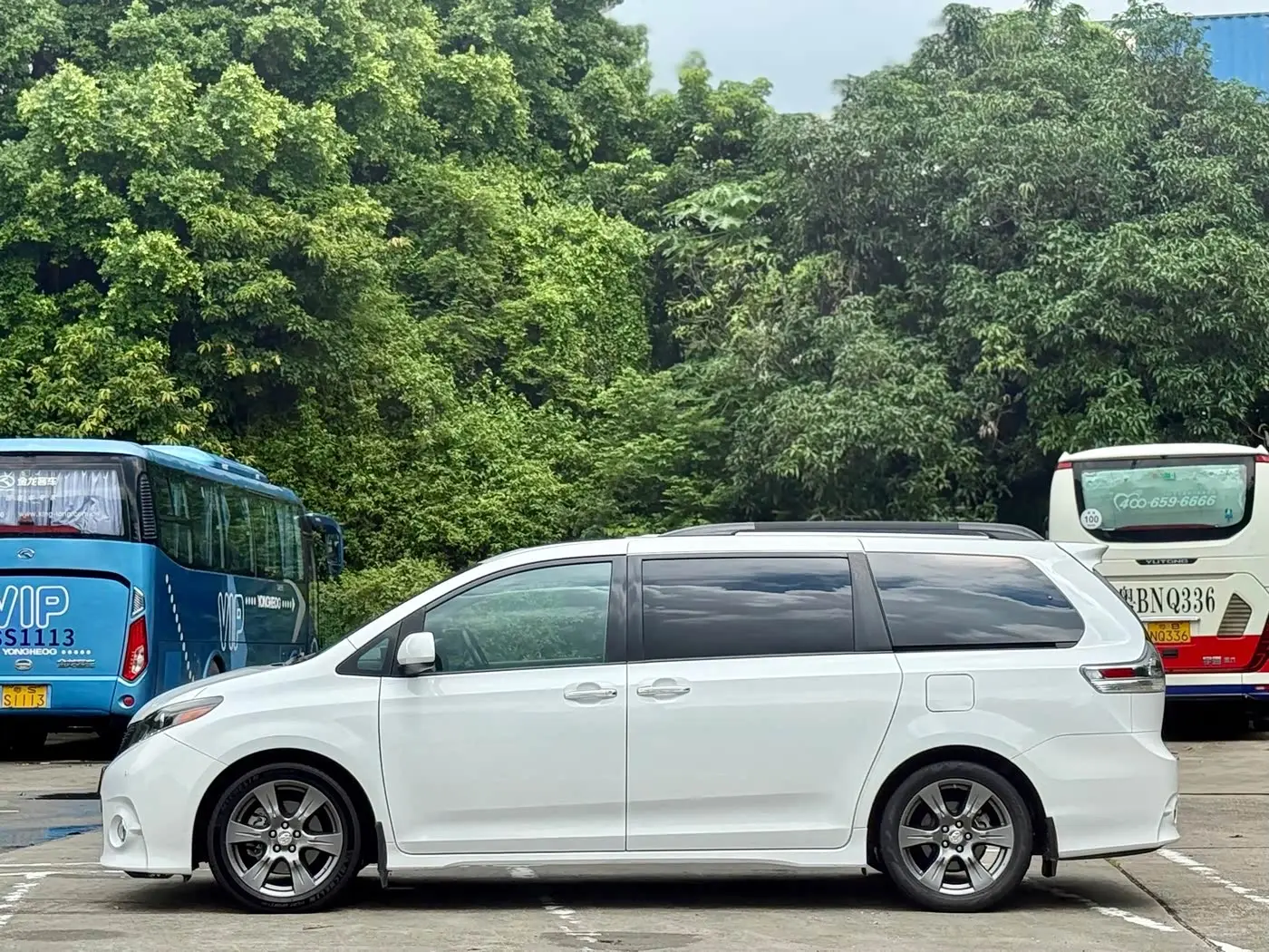 Toyota Sienna 2017 — Photo 5/19