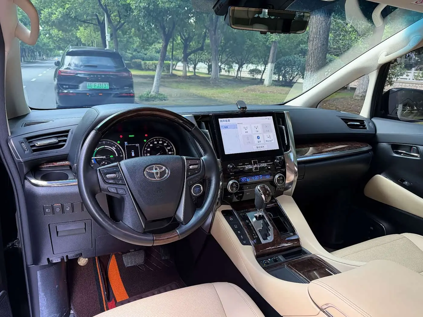 Toyota Alphard 2022 — Photo 9/20