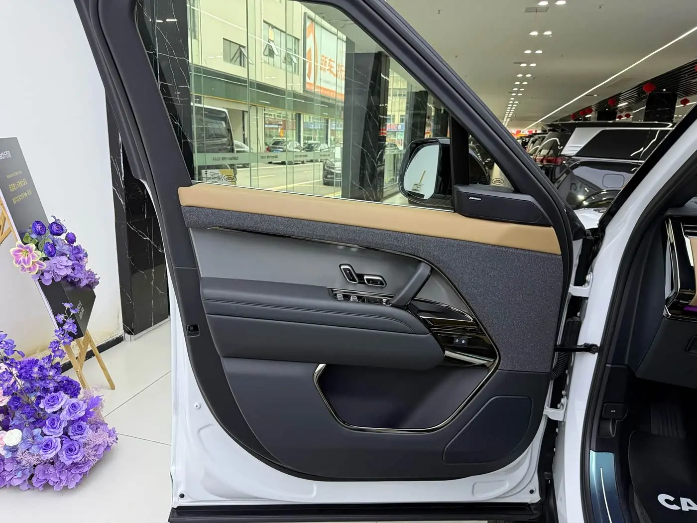 Land Rover Range Rover Sport 2025 — Фото 14/20