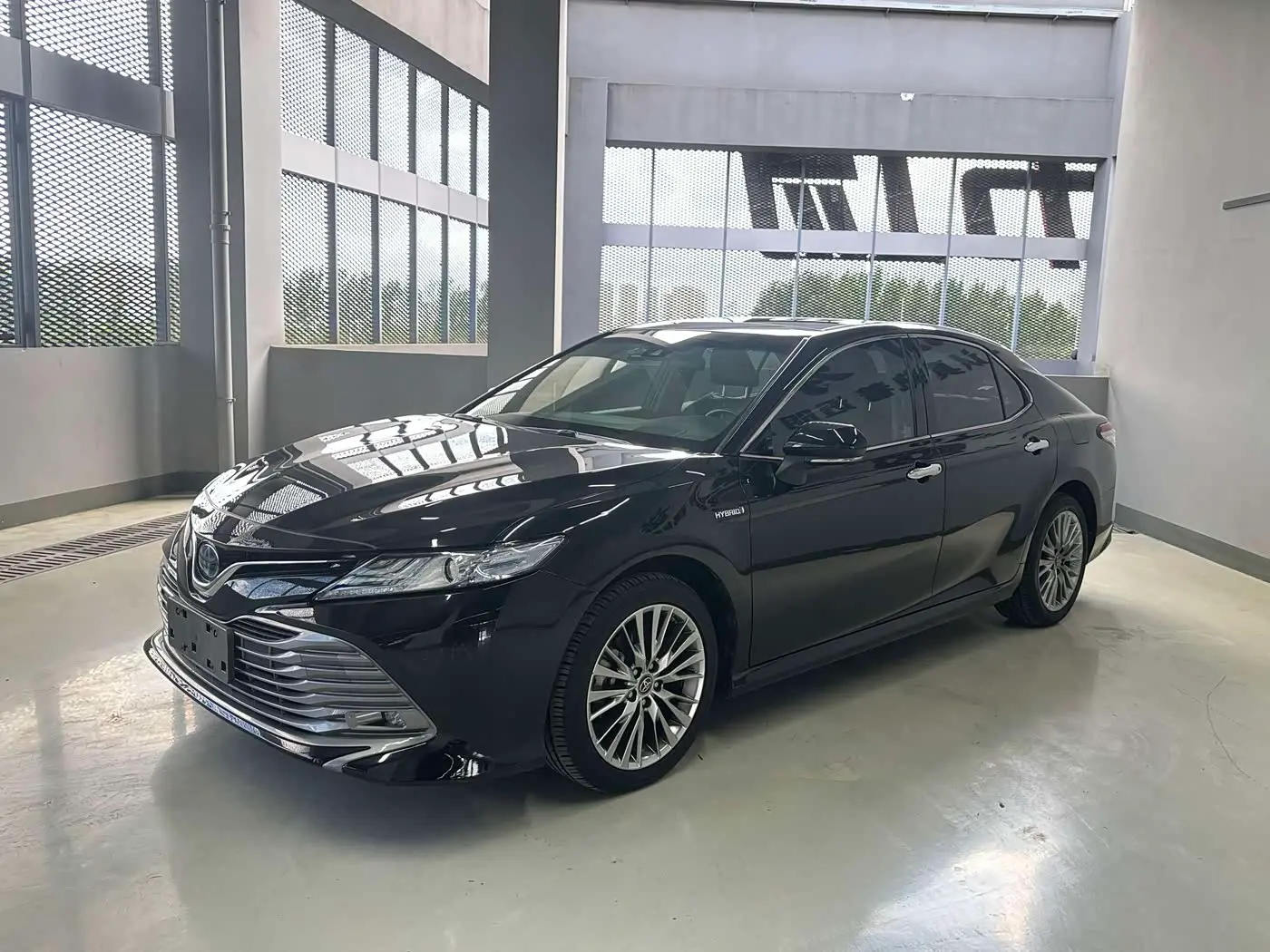 Toyota Camry 2020 — Photo 1/16