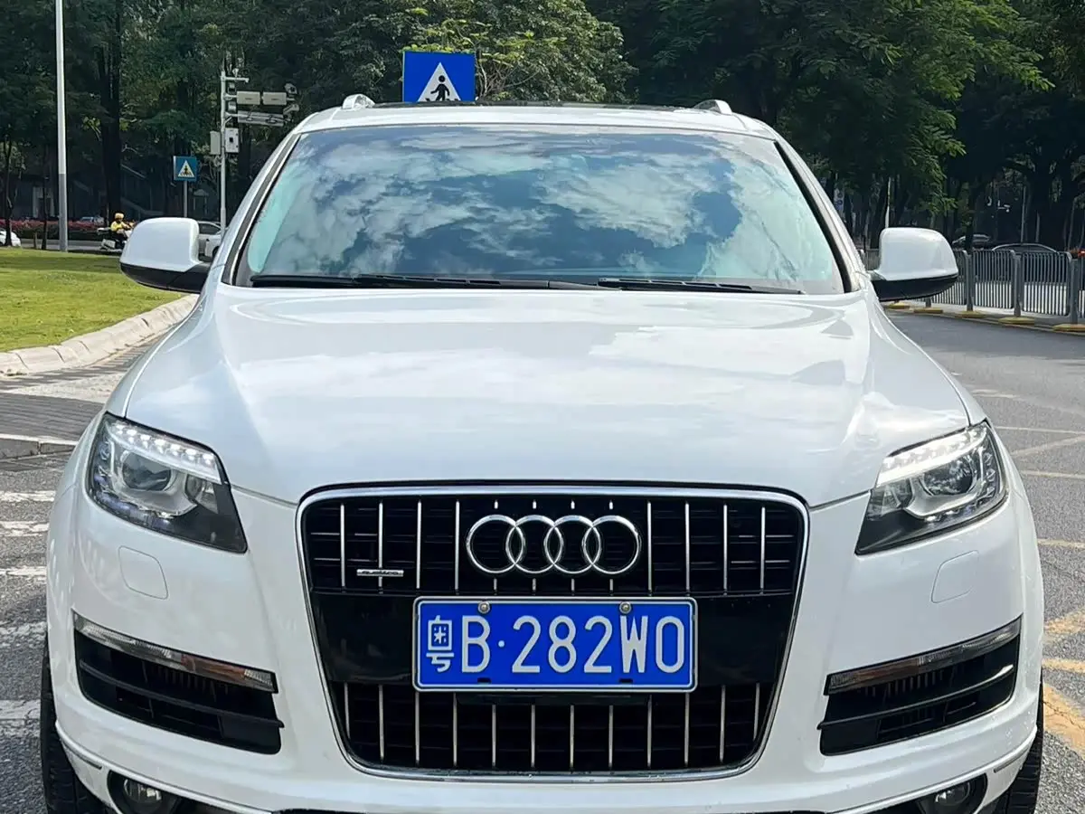 Audi Q7 2012 — Photo 2/9