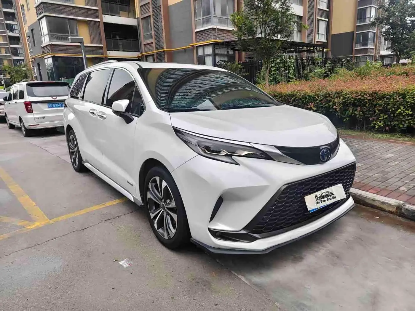 Toyota Granvia 2023 — ფოტო 2/9