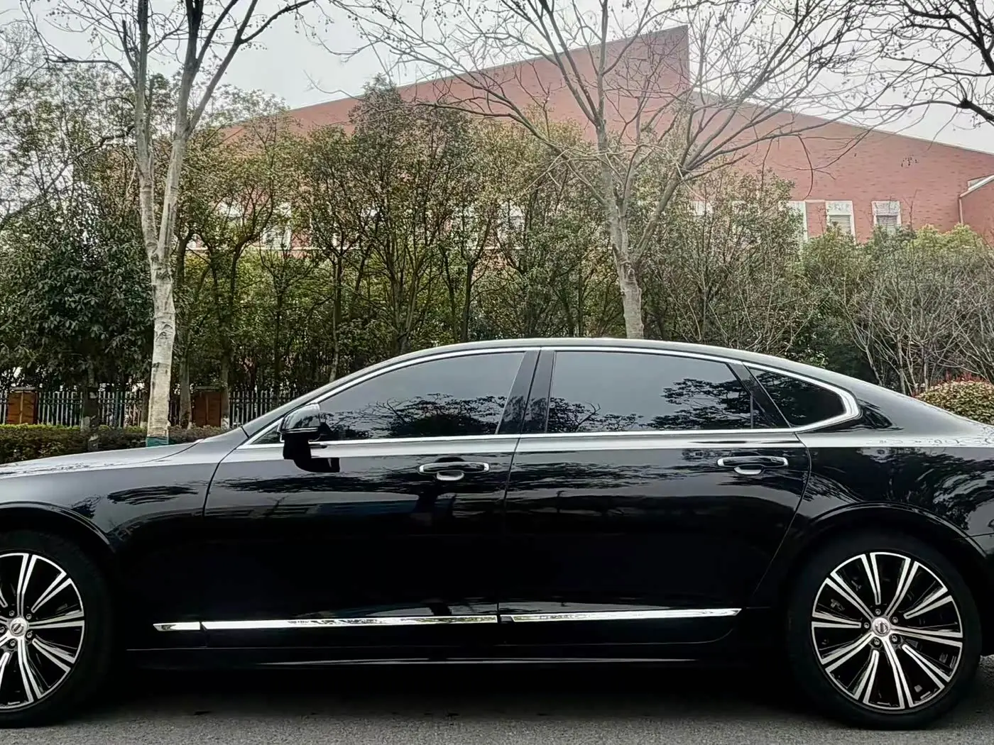 Volvo S90 2021 — Фото 3/10