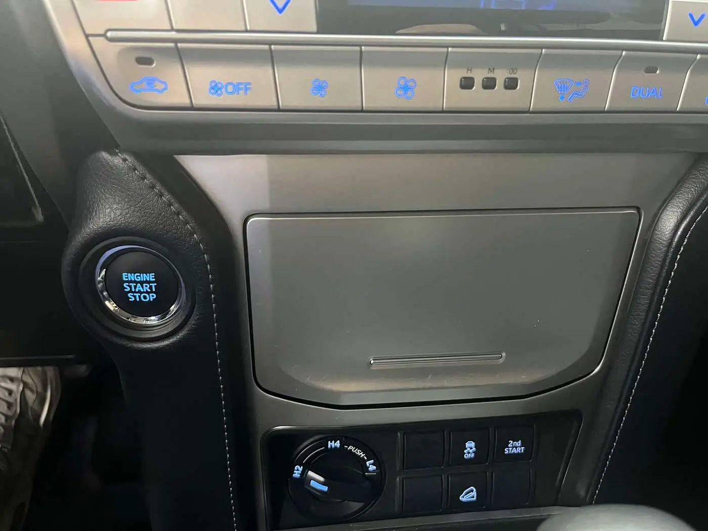 Toyota Prado 2018 — Photo 10/20