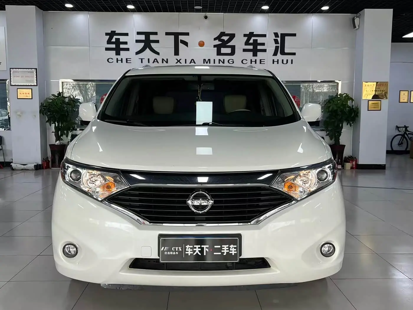 Nissan Quest 2017 — Фото 2/18