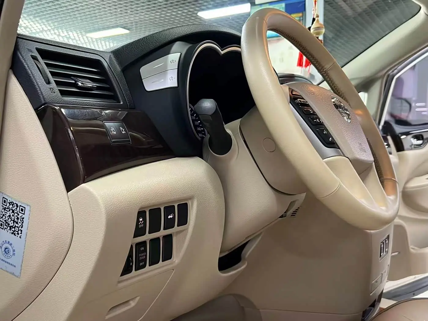 Nissan Quest 2017 — Фото 9/18