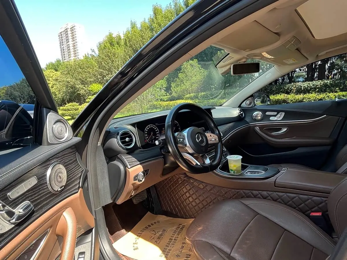 Mercedes-Benz E-Class 2020 — Photo 4/12