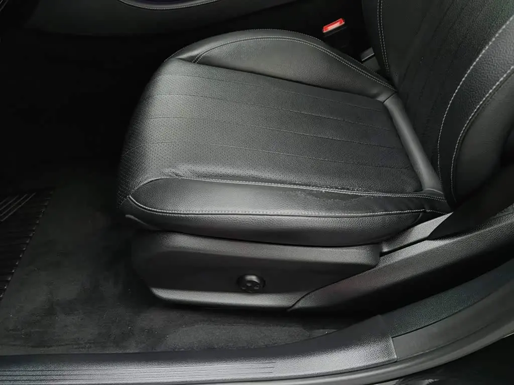 Mercedes-Benz E-Class 2018 — Photo 20/20