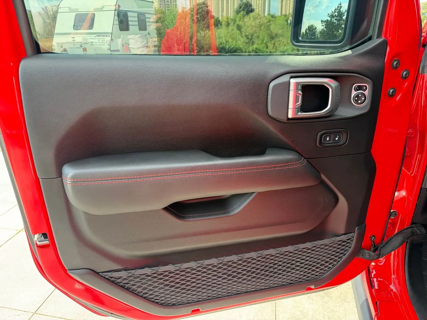 Jeep Wrangler 2019 — Фото 10/20