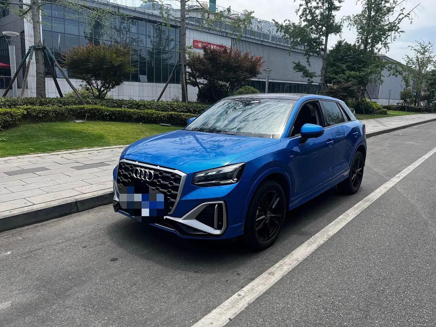 Audi Q2L 2022 — Şəkil 1/16