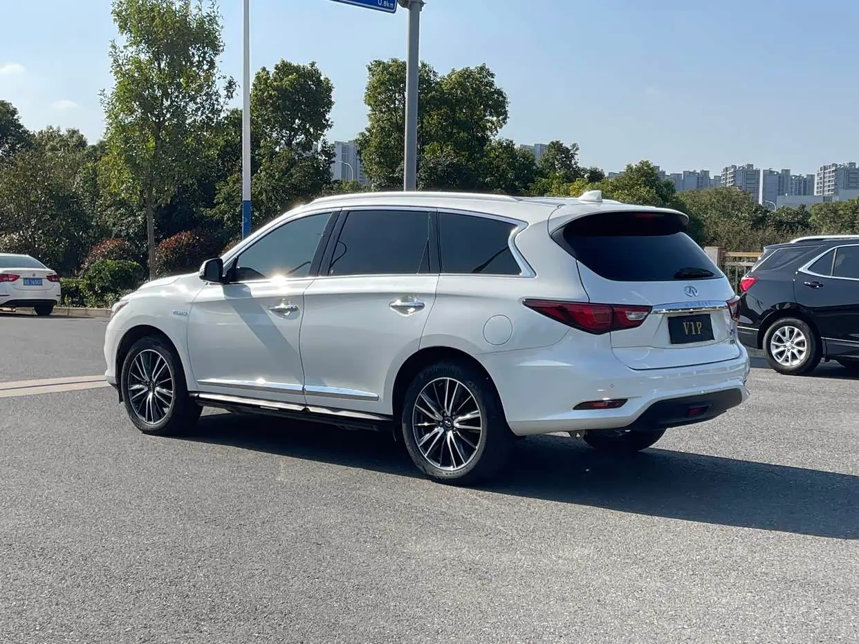 Infiniti QX60 2018 — Photo 6/20