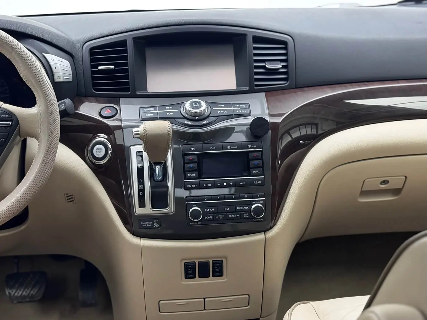 Nissan Quest 2016 — Фото 12/20
