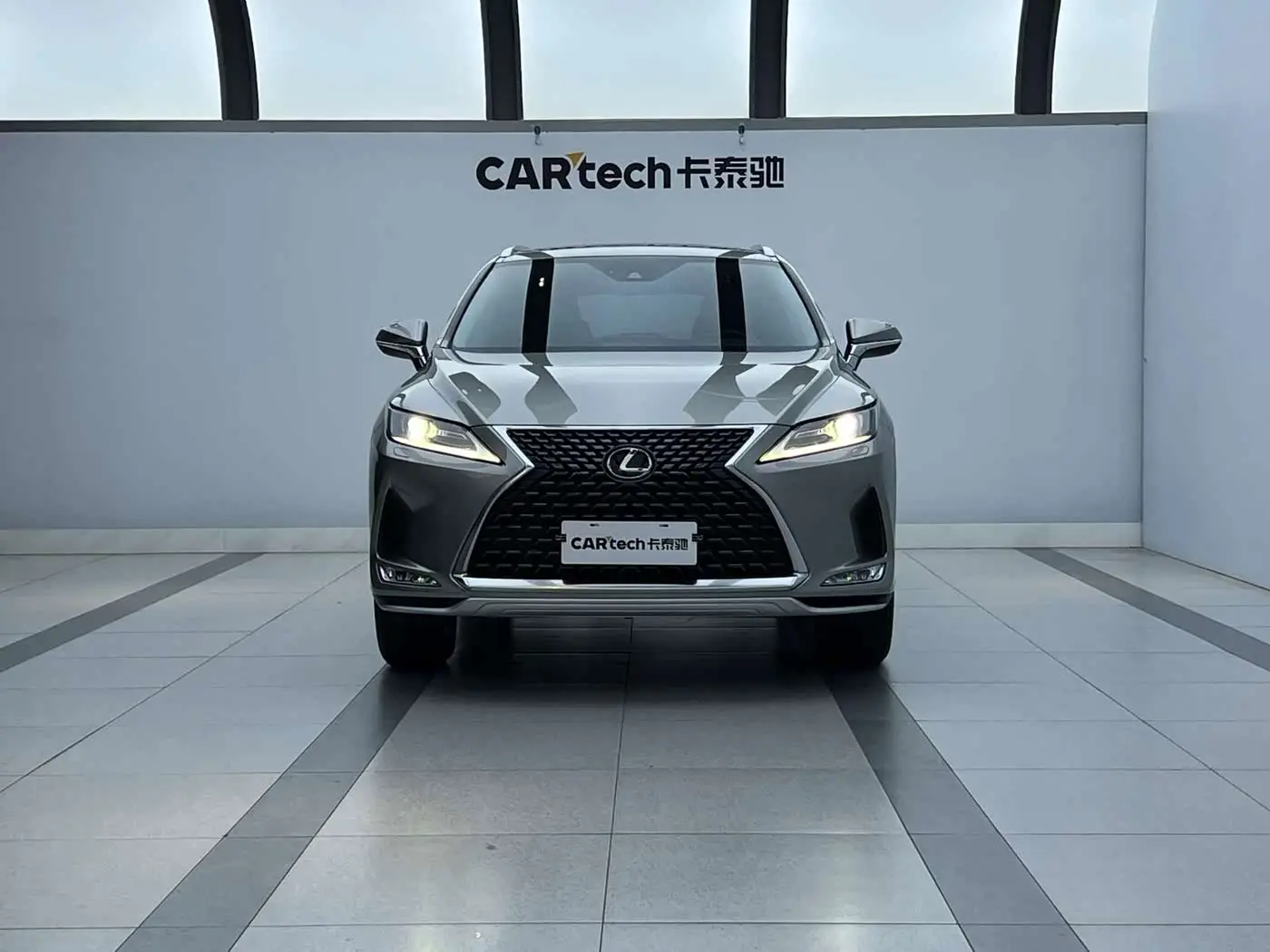 Lexus RX 2022 — Photo 2/9