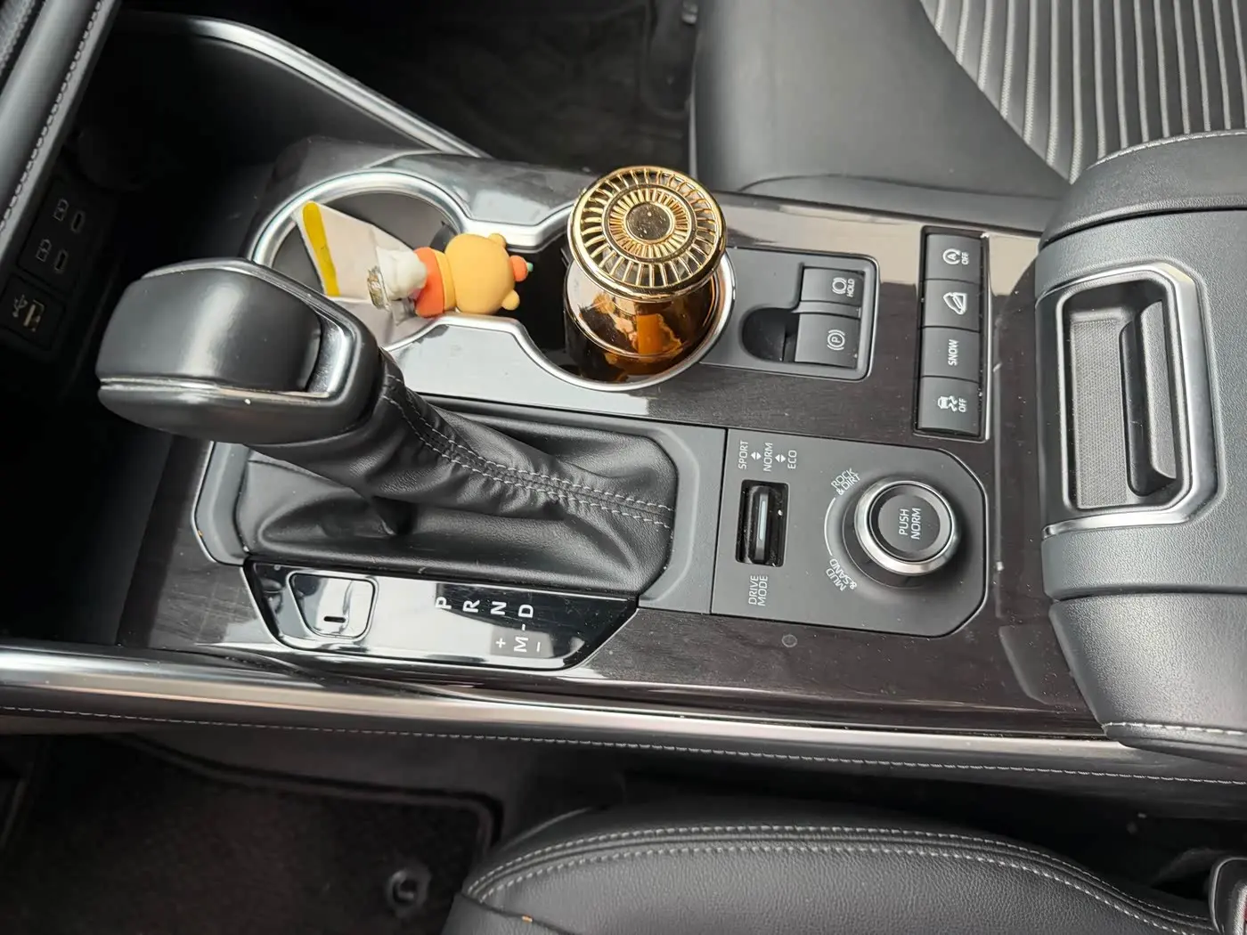 Toyota Crown Kluger 2024 — Photo 10/13
