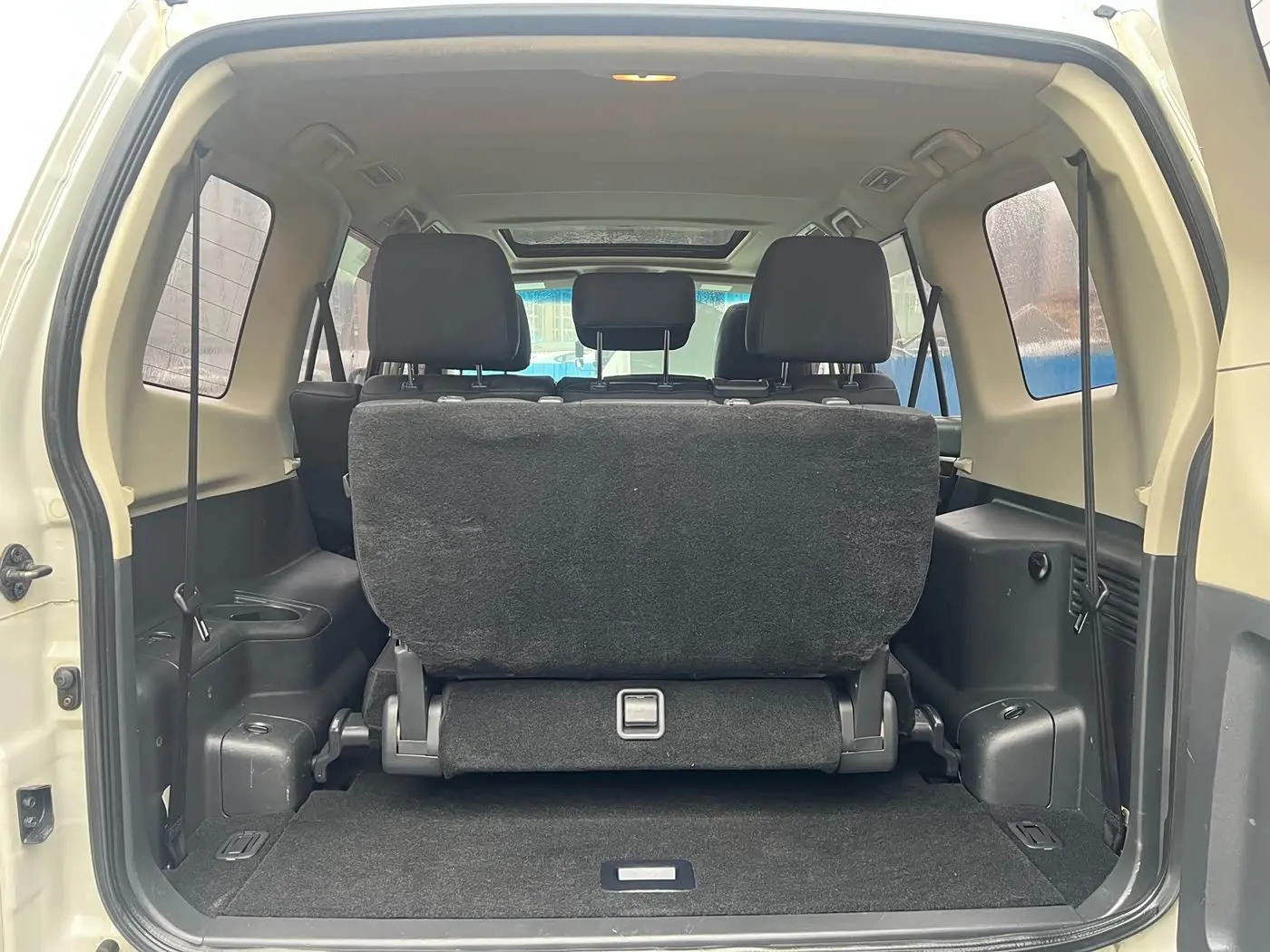 Mitsubishi Pajero 2018 — Photo 9/17