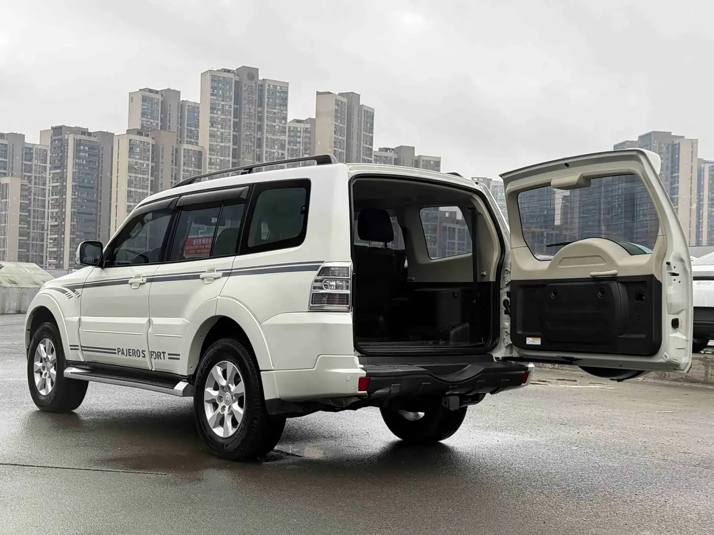 Mitsubishi Pajero 2019 — Photo 16/19