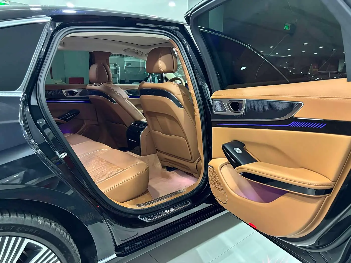 Hongqi H9 2025 — Photo 8/9
