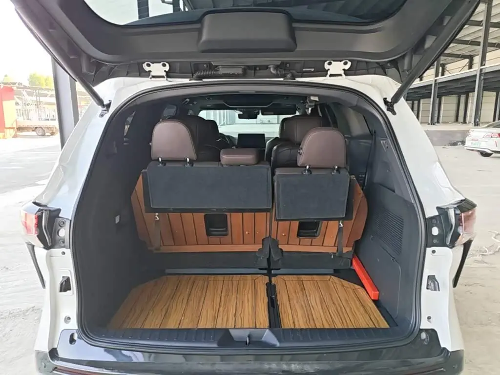 Toyota Sienna 2023 — Photo 19/20