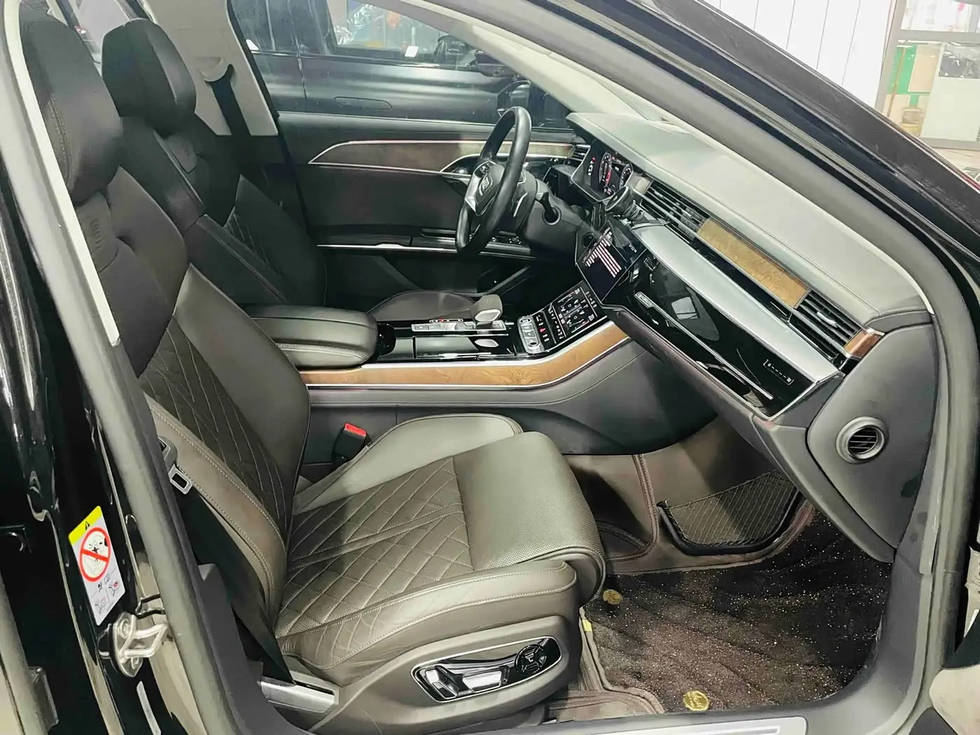 Audi A8 2020 — Photo 11/16