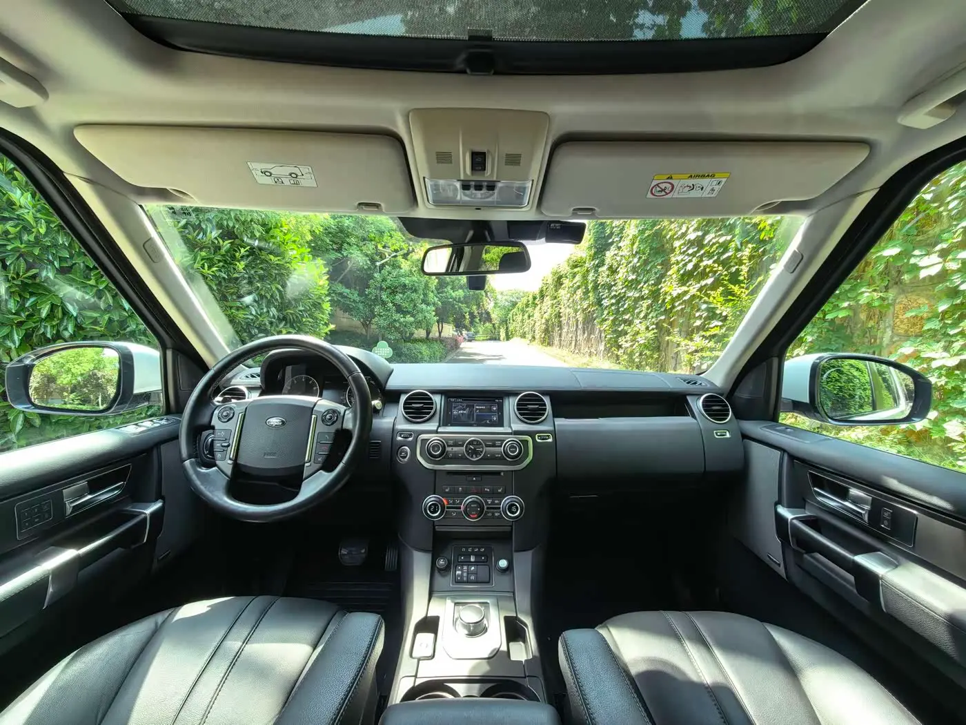 Land Rover Discovery 2016 — Фото 9/14